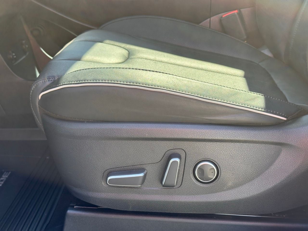 Used 2024 Hyper White Hyundai XRT image 32