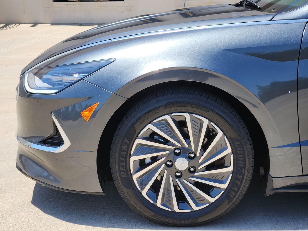 Used 2023 Portofino Gray Hyundai SEL image 5