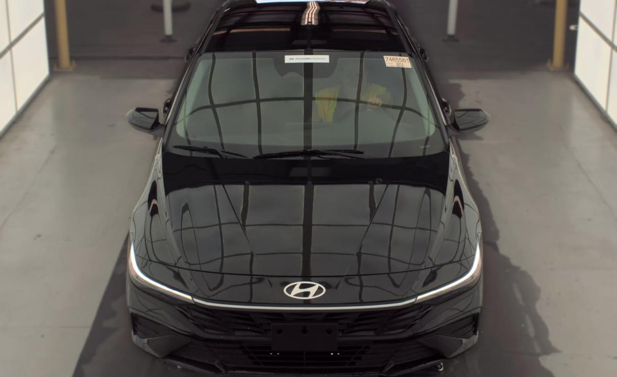 Used 2025 Abyss Black Hyundai SE image 2