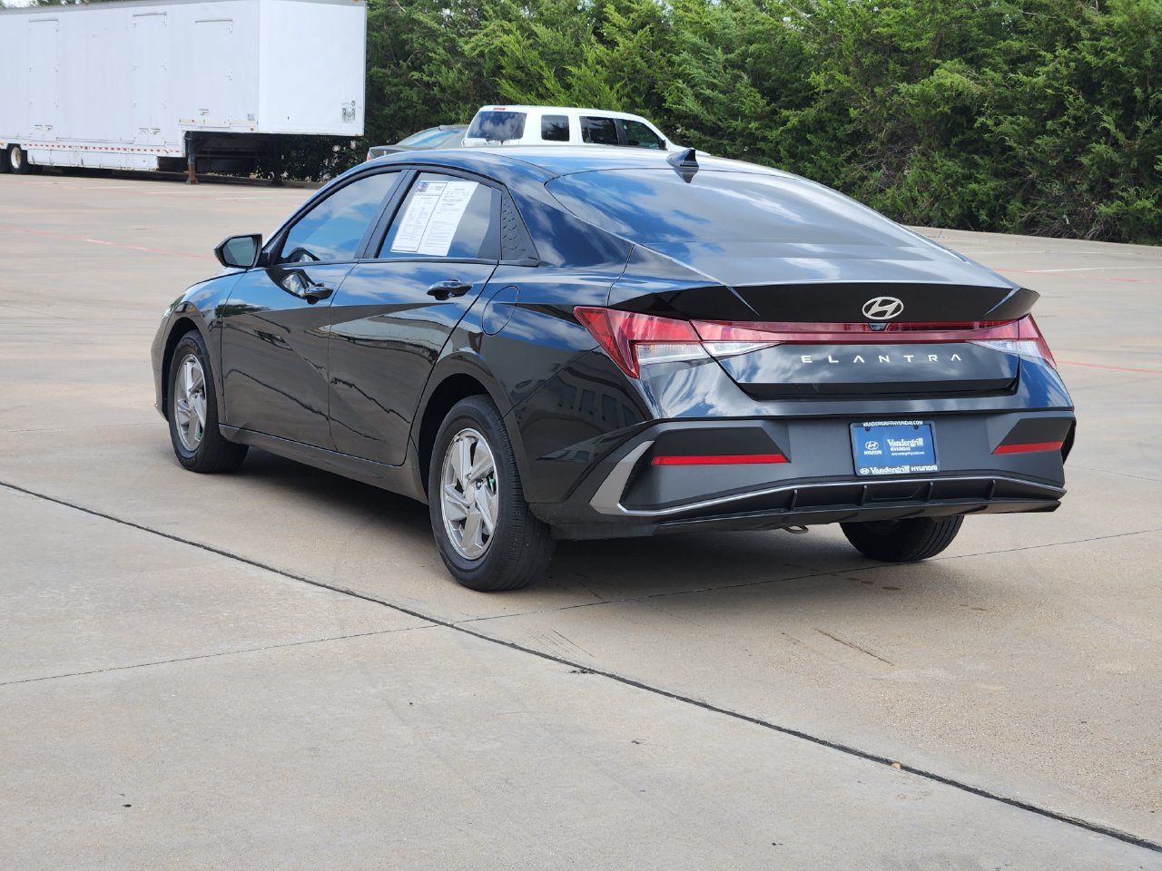 Used 2025 Hyundai Elantra SE Sedan