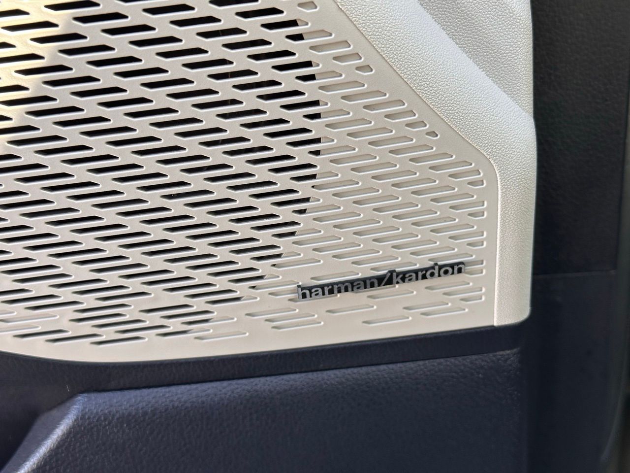 Used 2025 Graphite Hyundai Limited image 31