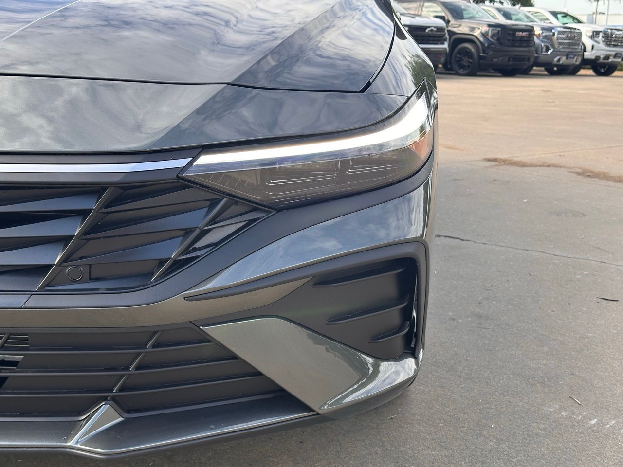 2025 Hyundai Elantra SEL Sport photo 2