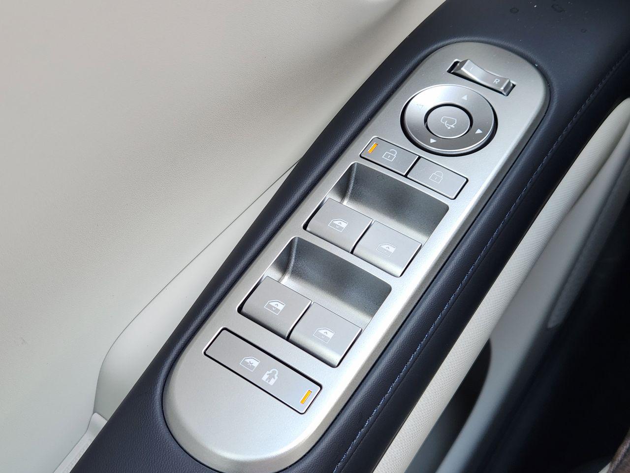 New 2026 T2X Silver Hyundai Calligraphy FWD image 21