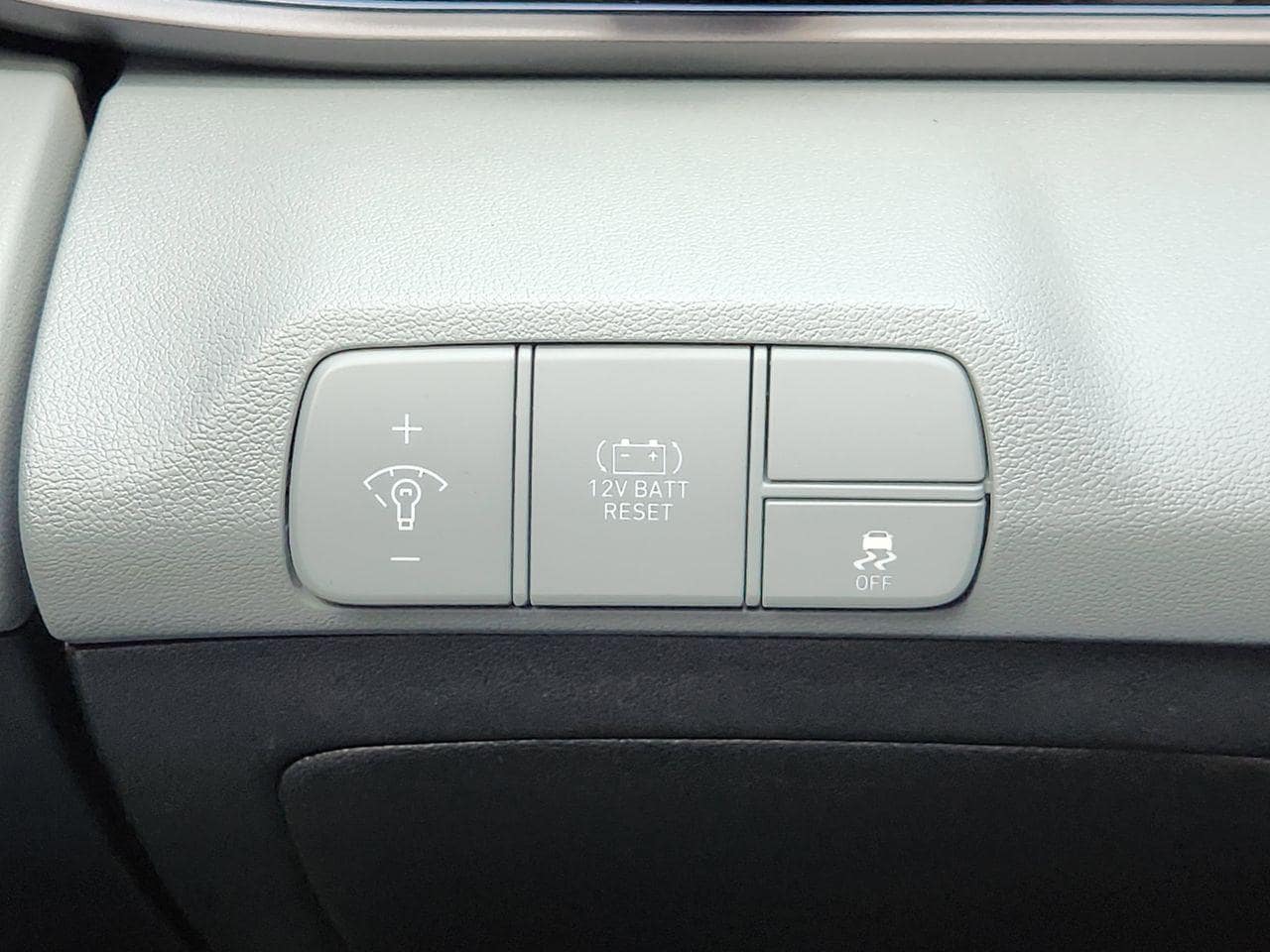 New 2026 Serenity White Hyundai Limited image 21