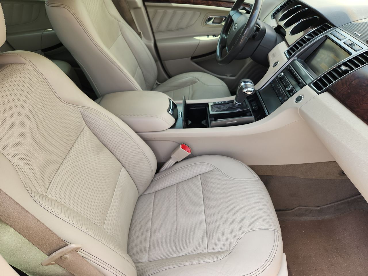 Used 2010 Tuxedo Black Ford Limited image 11