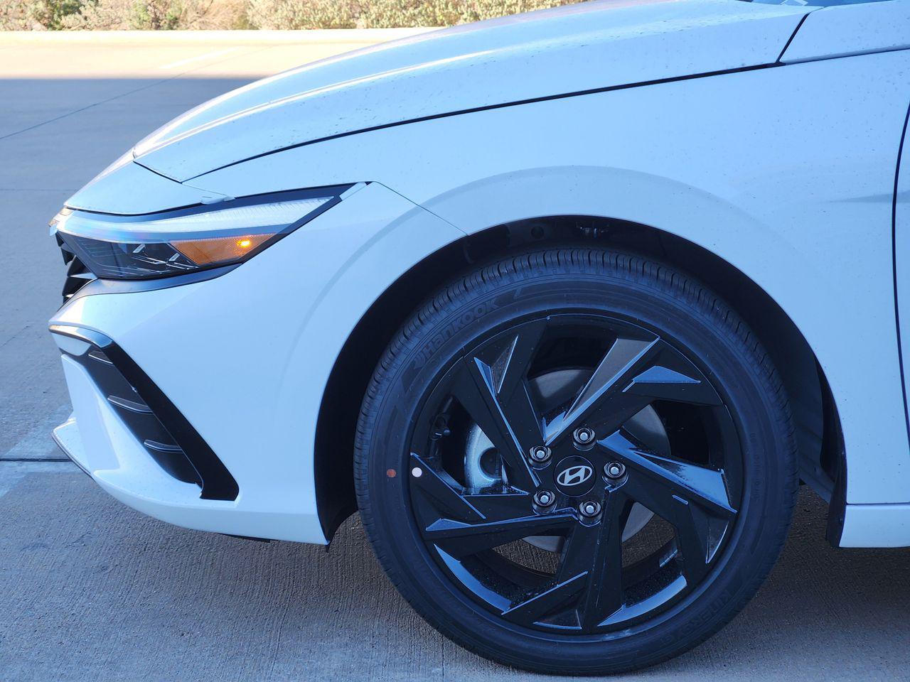 New 2026 W6H White Hyundai SEL Sport Premium image 5