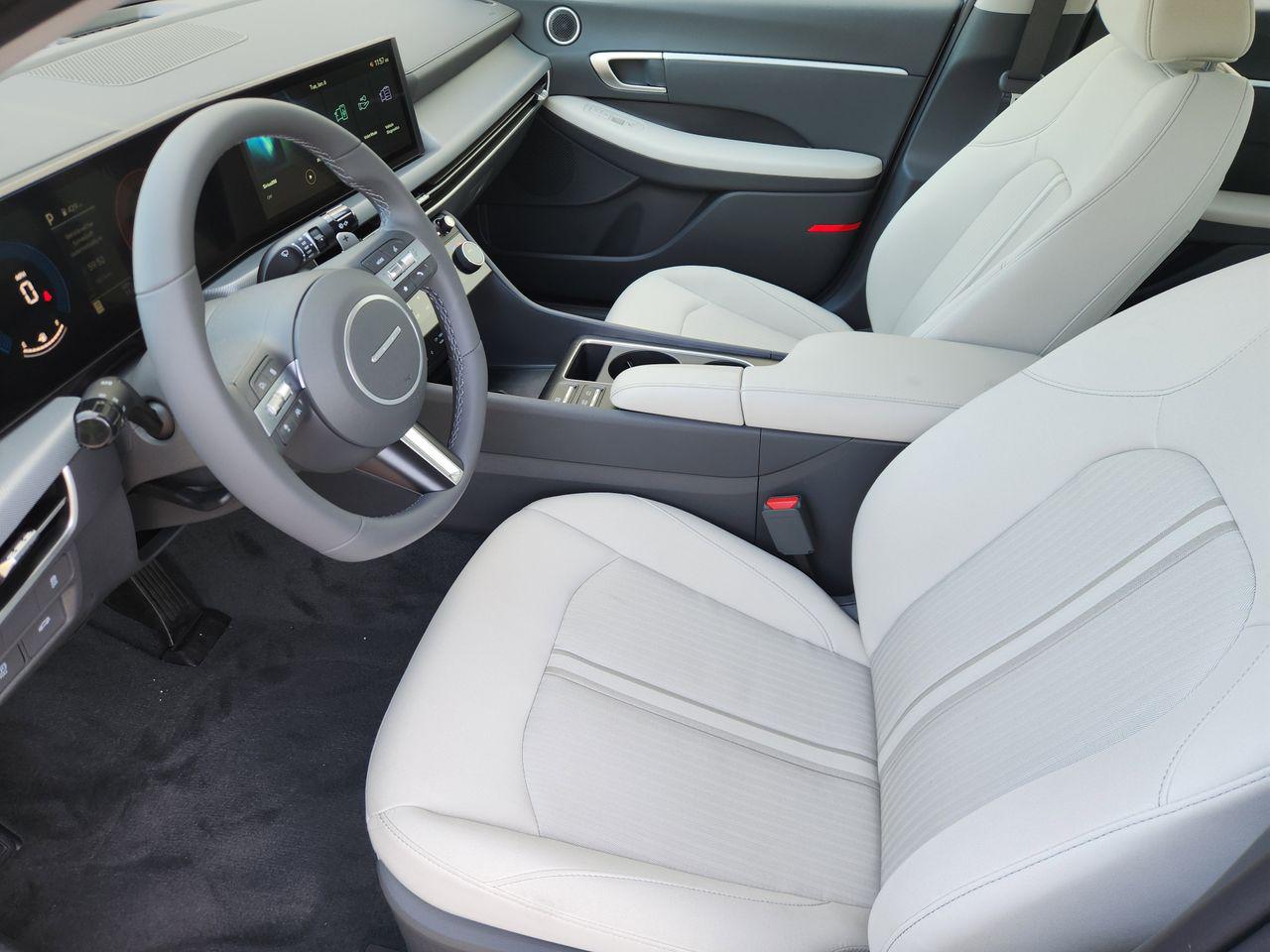 New 2026 T4A Silver Hyundai SEL Sport image 9