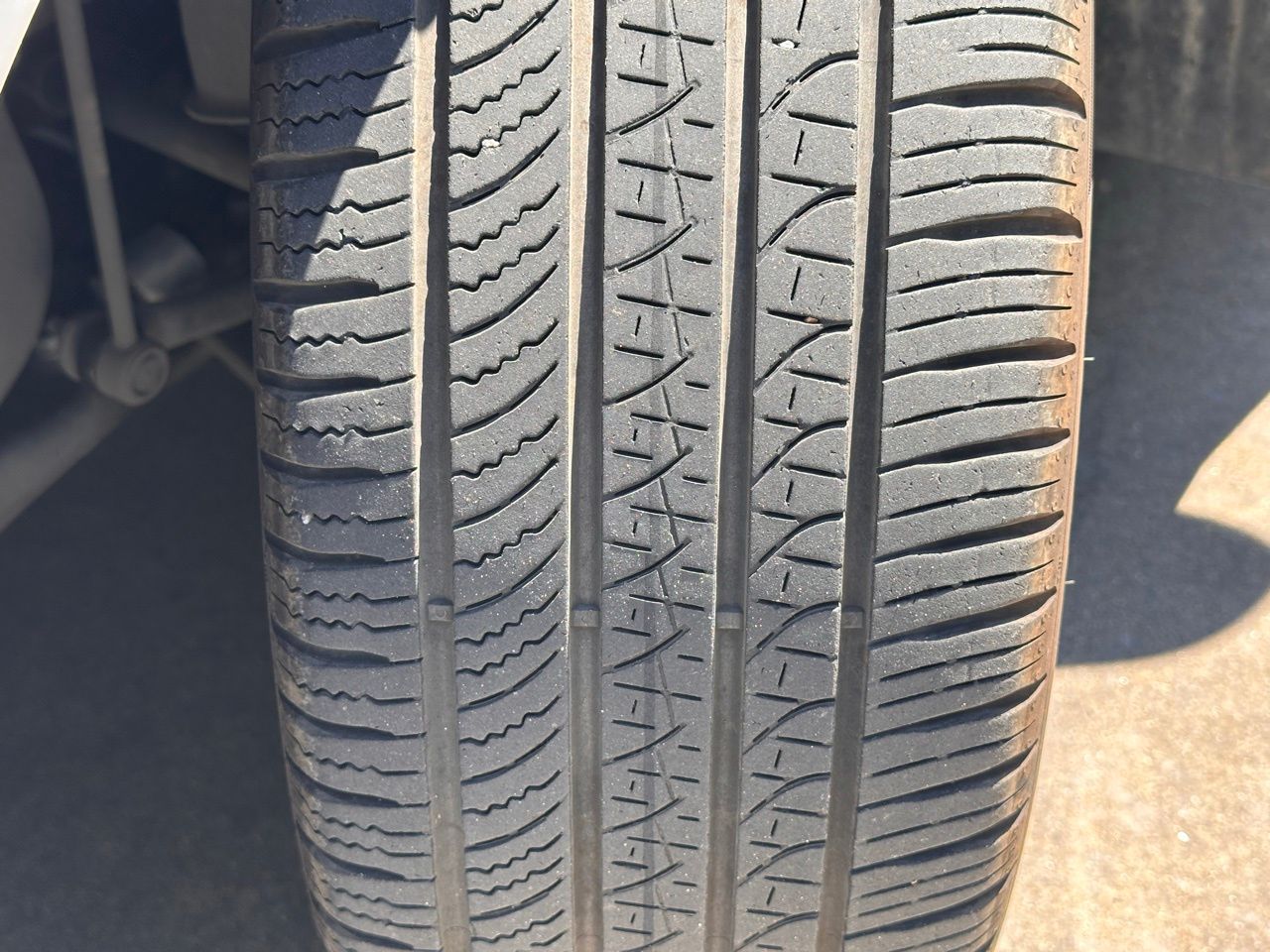 Used 2025 Snow White Pearl Kia GT-Line image 3