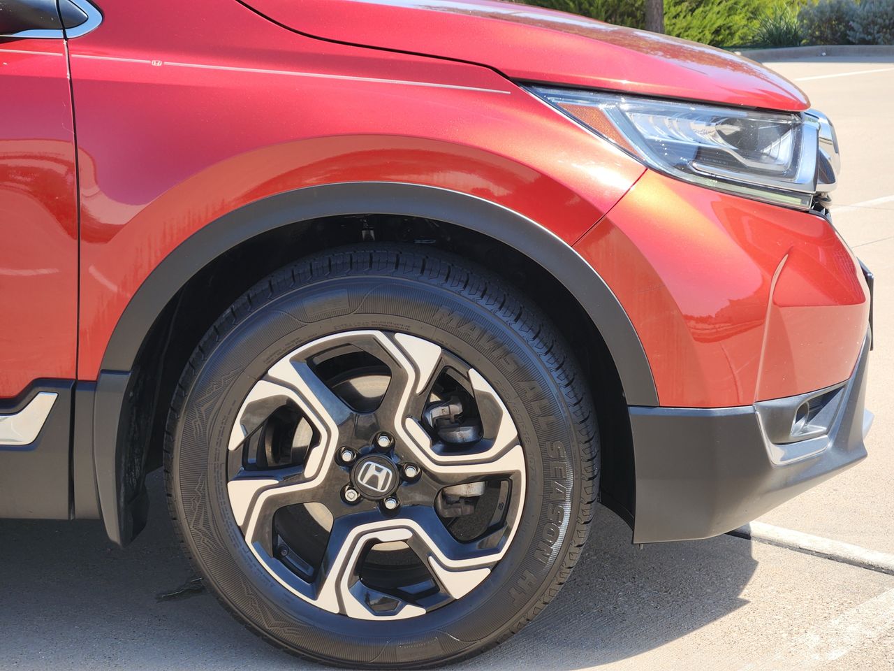 Used 2018 Basque Red Pearl II Honda Touring image 5