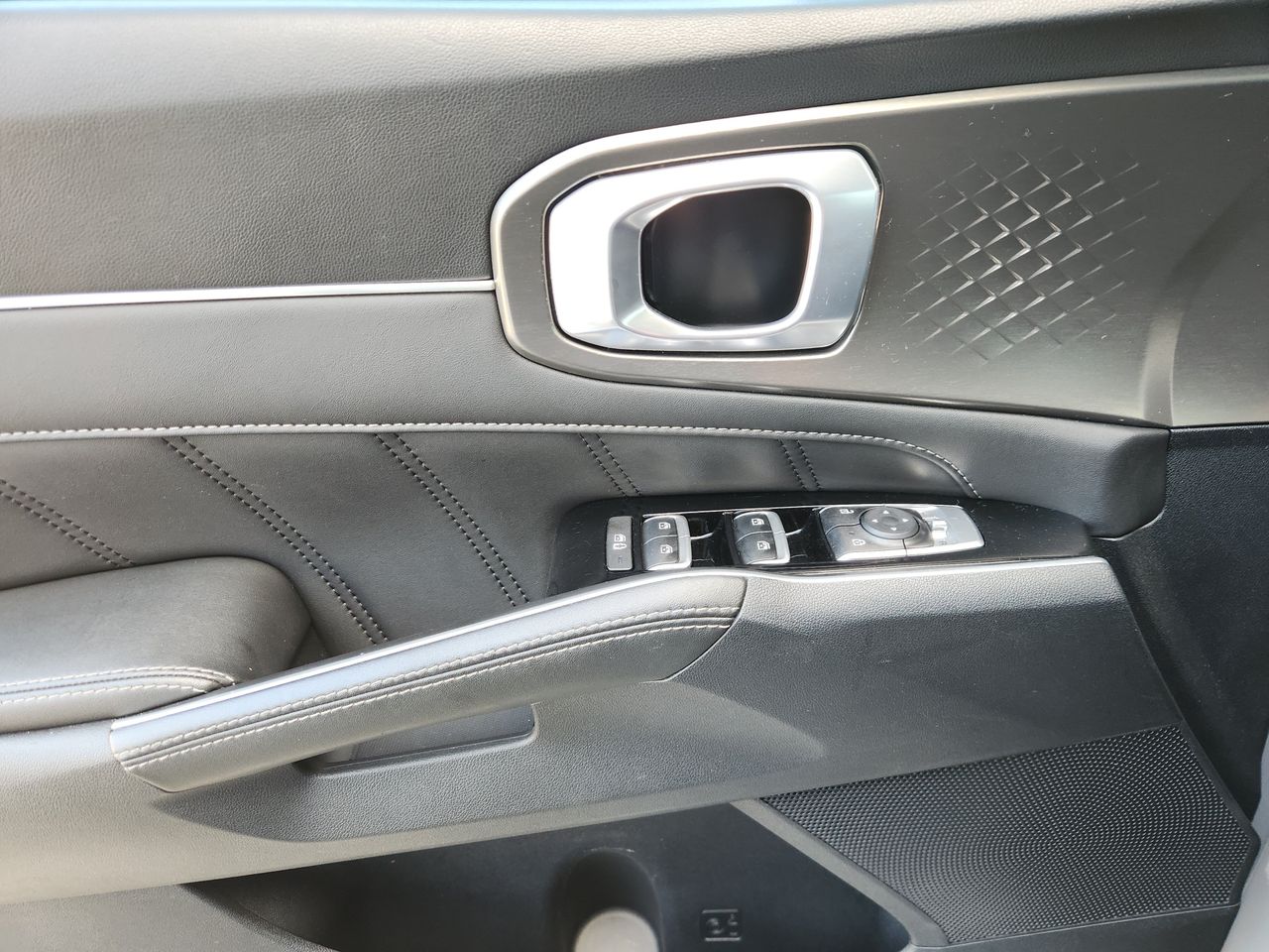Used 2022 Wolf Gray Kia SX image 19