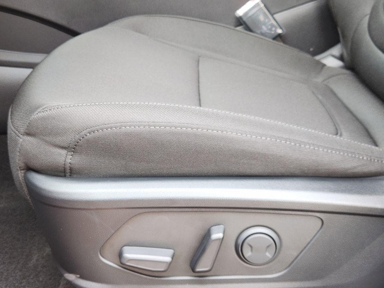 New 2026 R2P Red Hyundai SEL FWD image 23