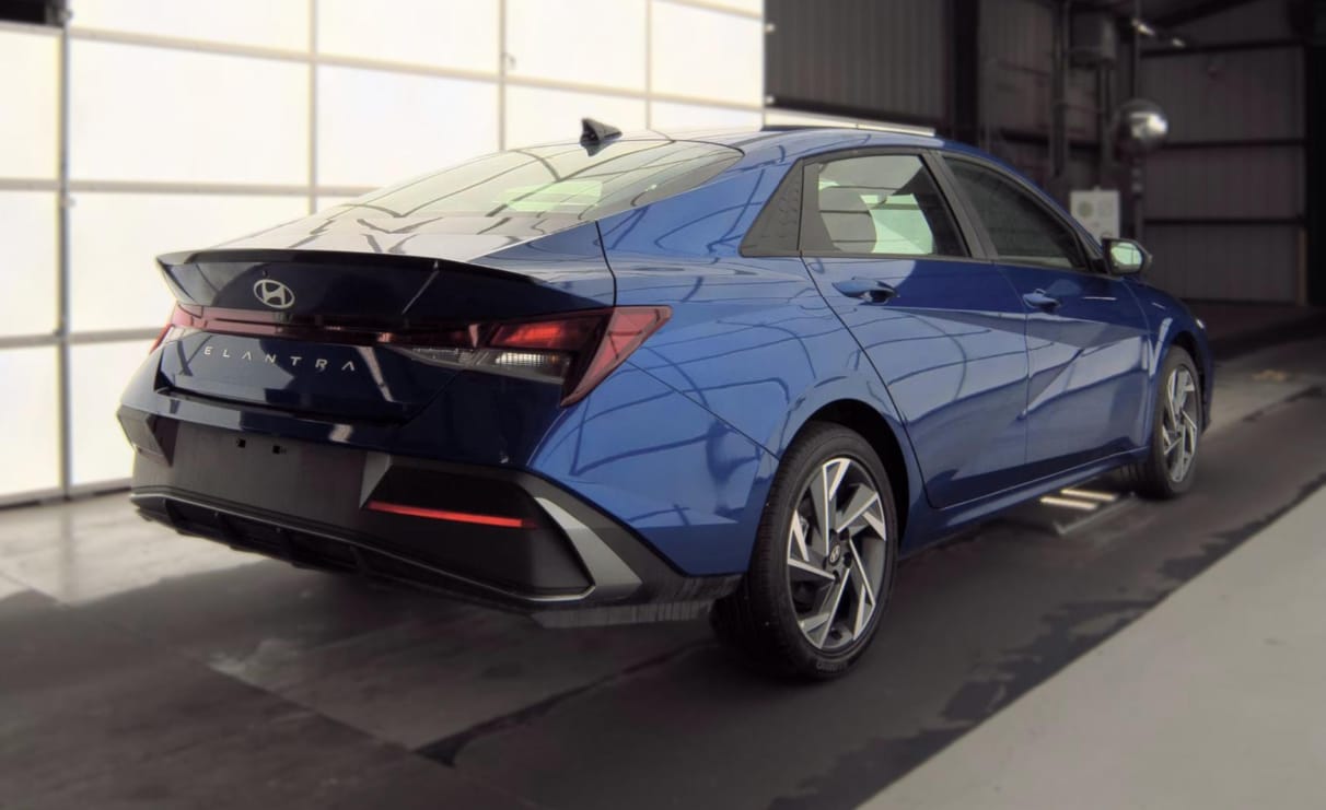Used 2025 Intense Blue Hyundai SEL Sport image 6