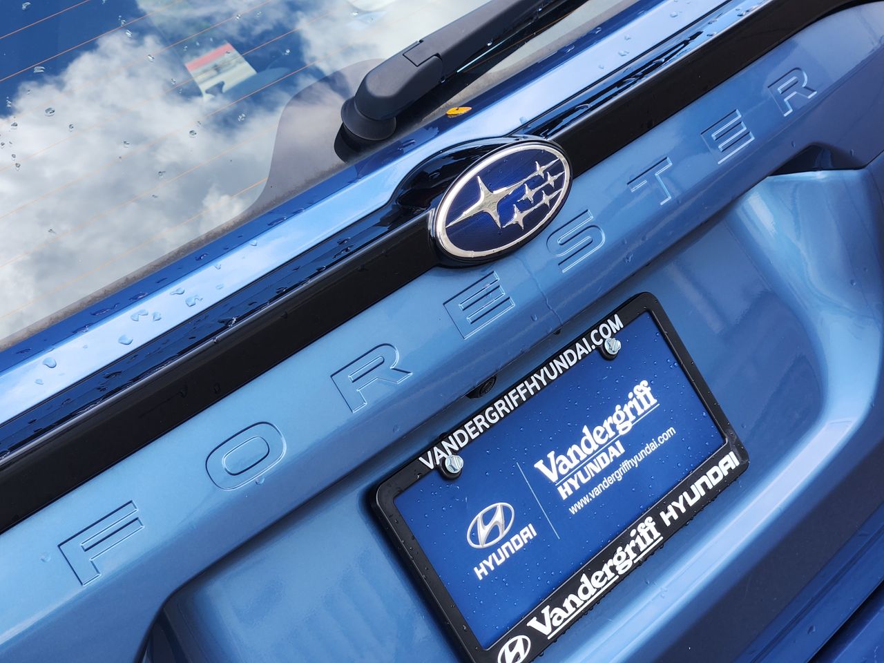 Used 2025 Horizon Blue Pearl Subaru Base image 8