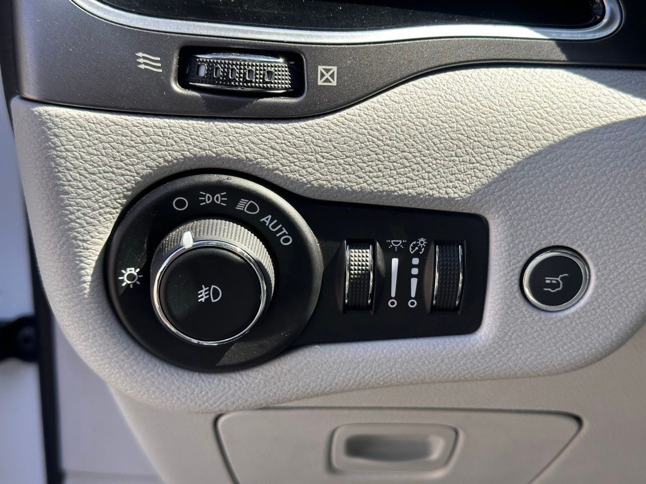 Used 2020 Bright White Jeep Limited image 23