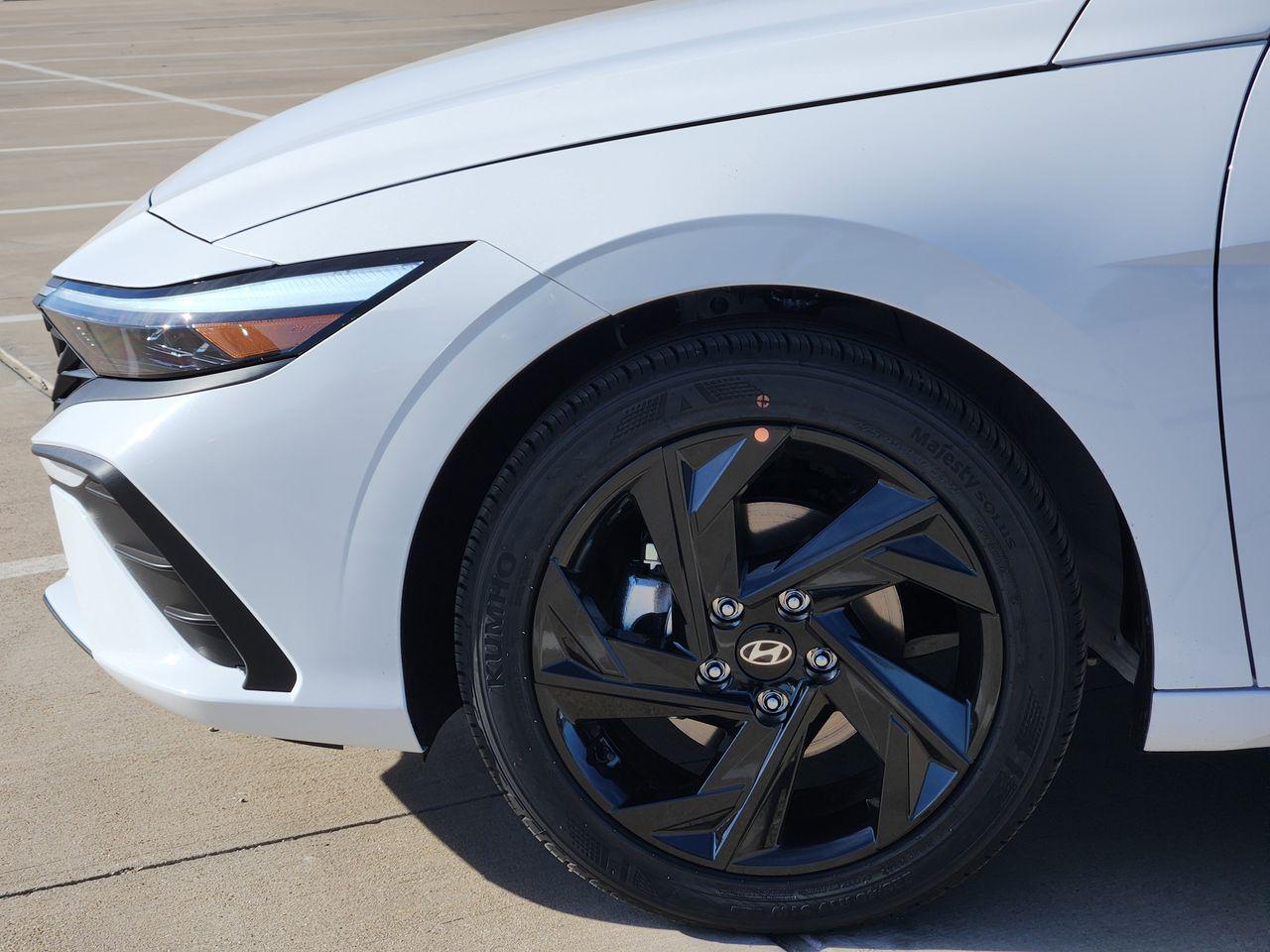 New 2026 W6H White Hyundai SEL Sport image 5