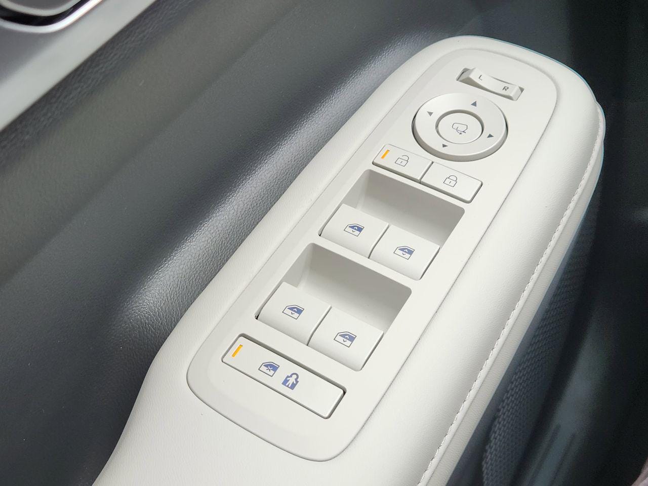 New 2026 W6H White Hyundai Calligraphy image 22