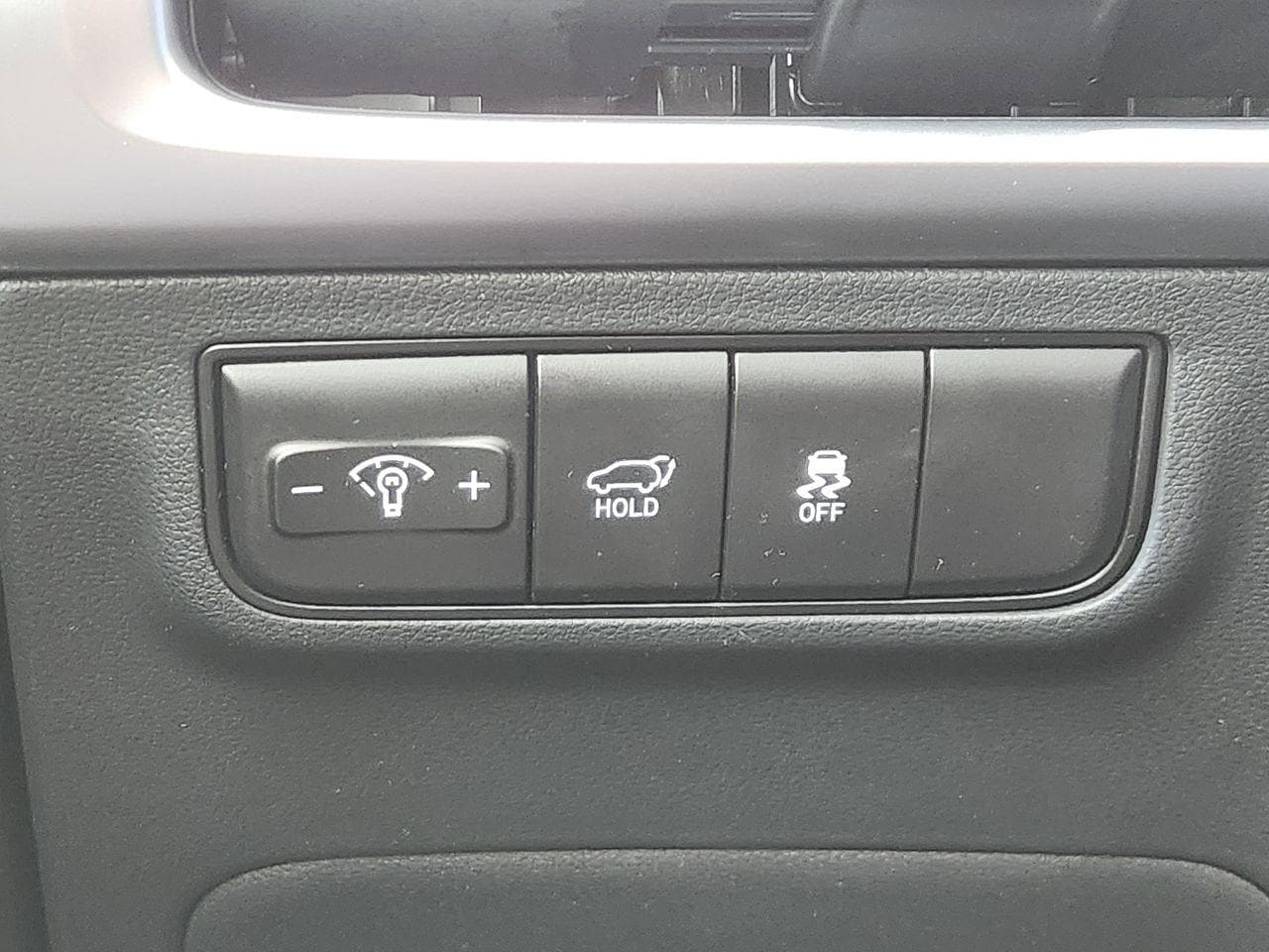 New 2026 R2T Silver Hyundai SEL FWD image 20