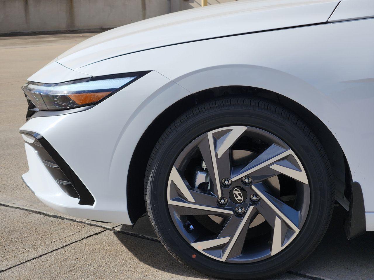 New 2026 W6H White Hyundai Limited image 5