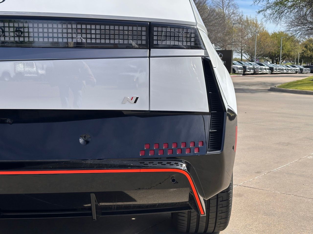 Used 2025 Atlas White Hyundai Base image 13