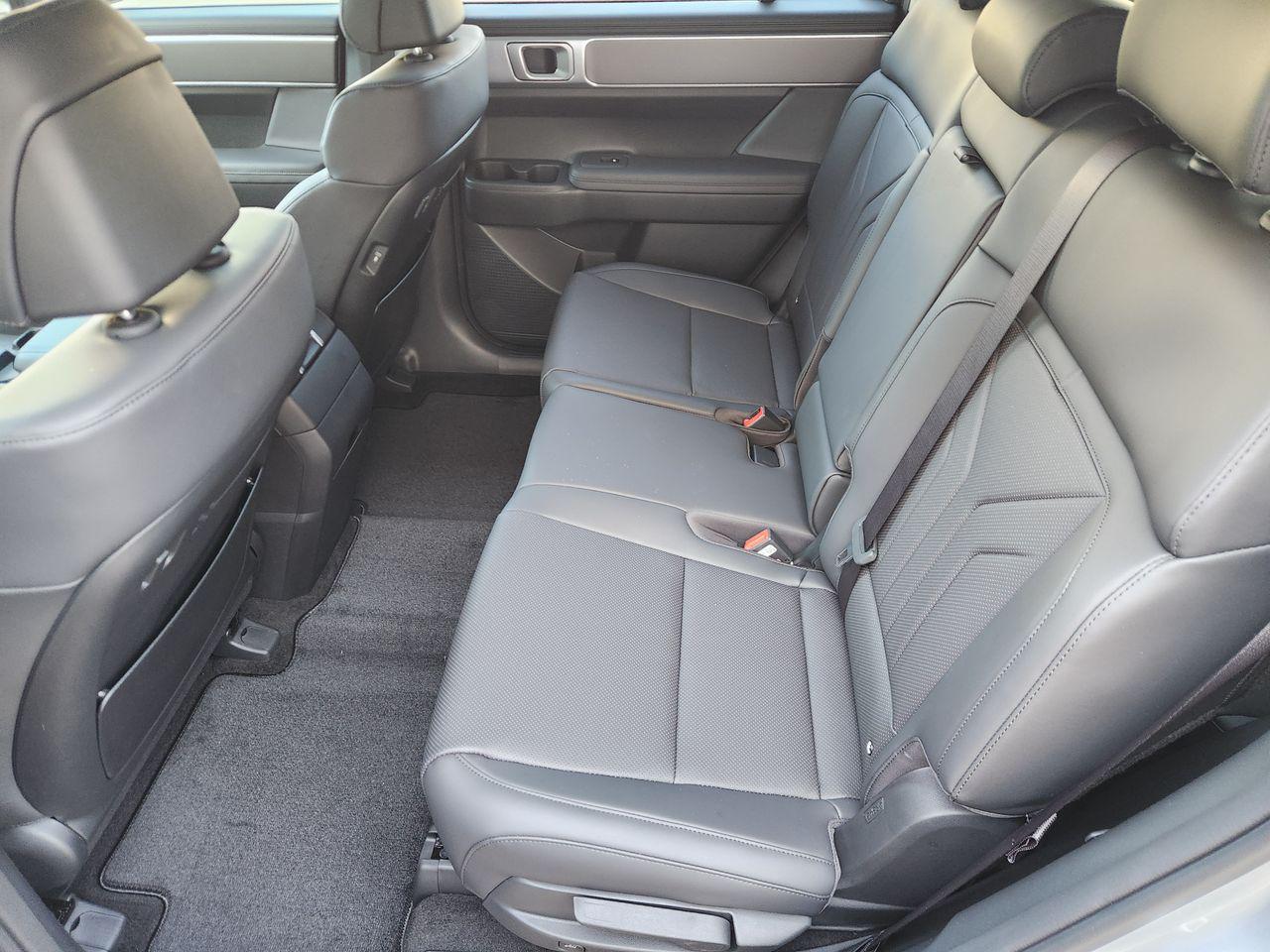 New 2027 Shimmering Silver Hyundai SEL FWD image 28