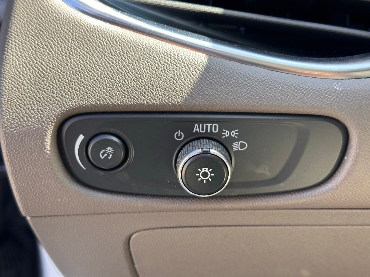 Used 2024 Summit White Chevrolet LT 2LT image 26