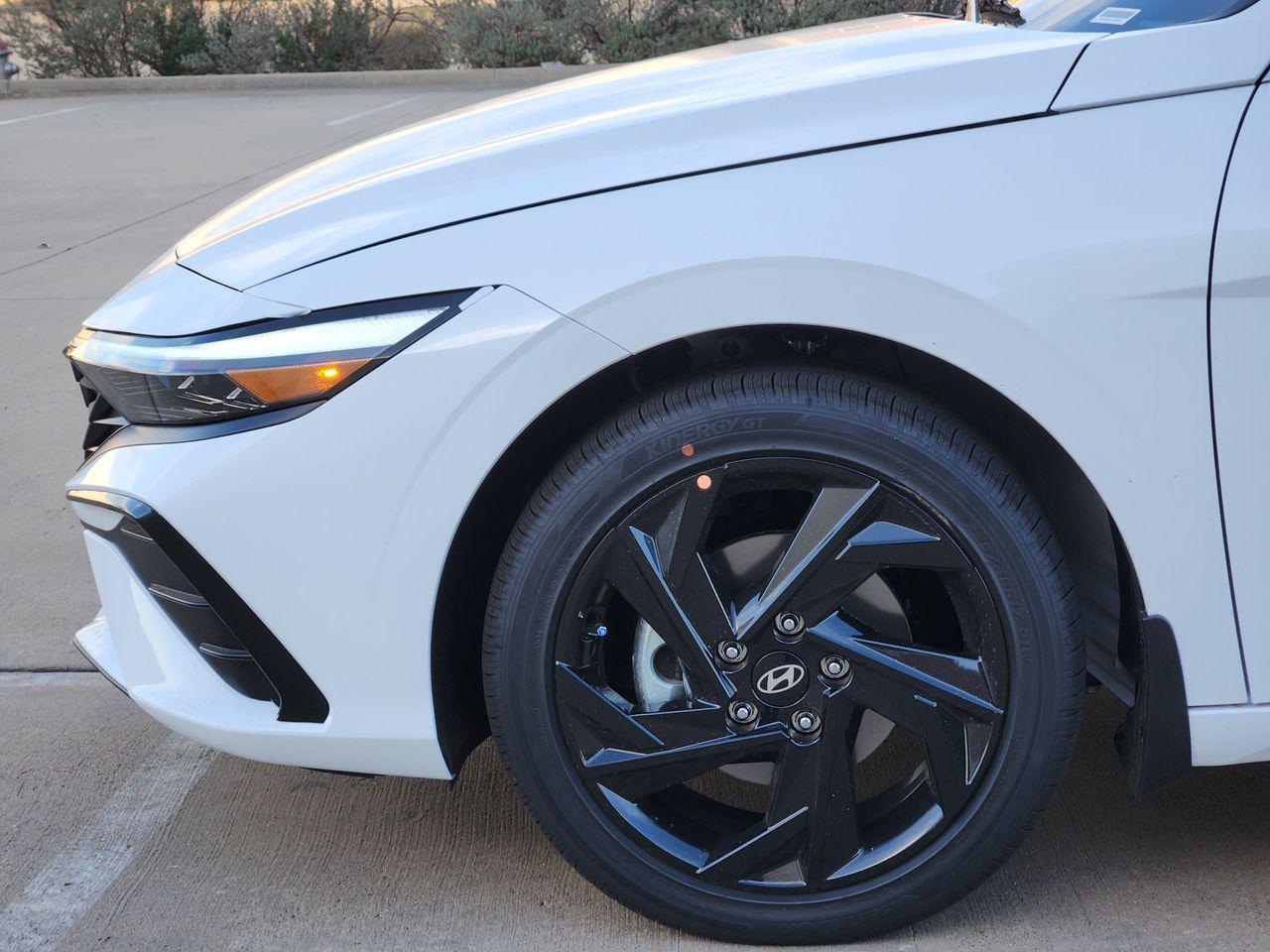 New 2026 W6H White Hyundai SEL Sport Premium image 5