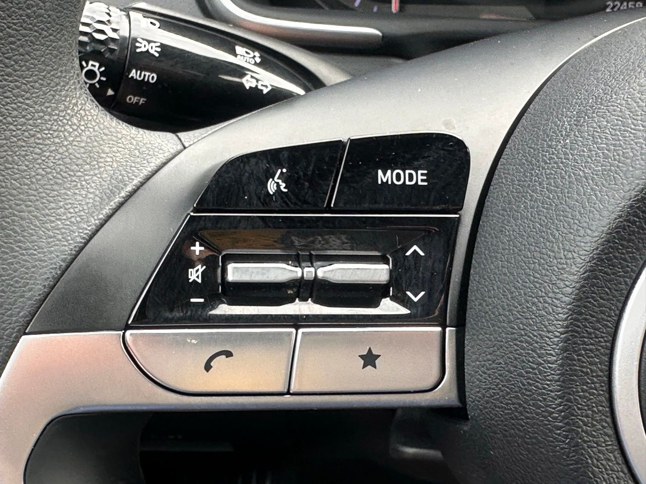 Certified Used 2022 Hampton Gray Hyundai SE image 25