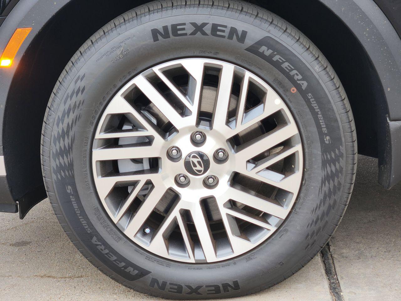 New 2026 A2B Black Hyundai SEL FWD image 7