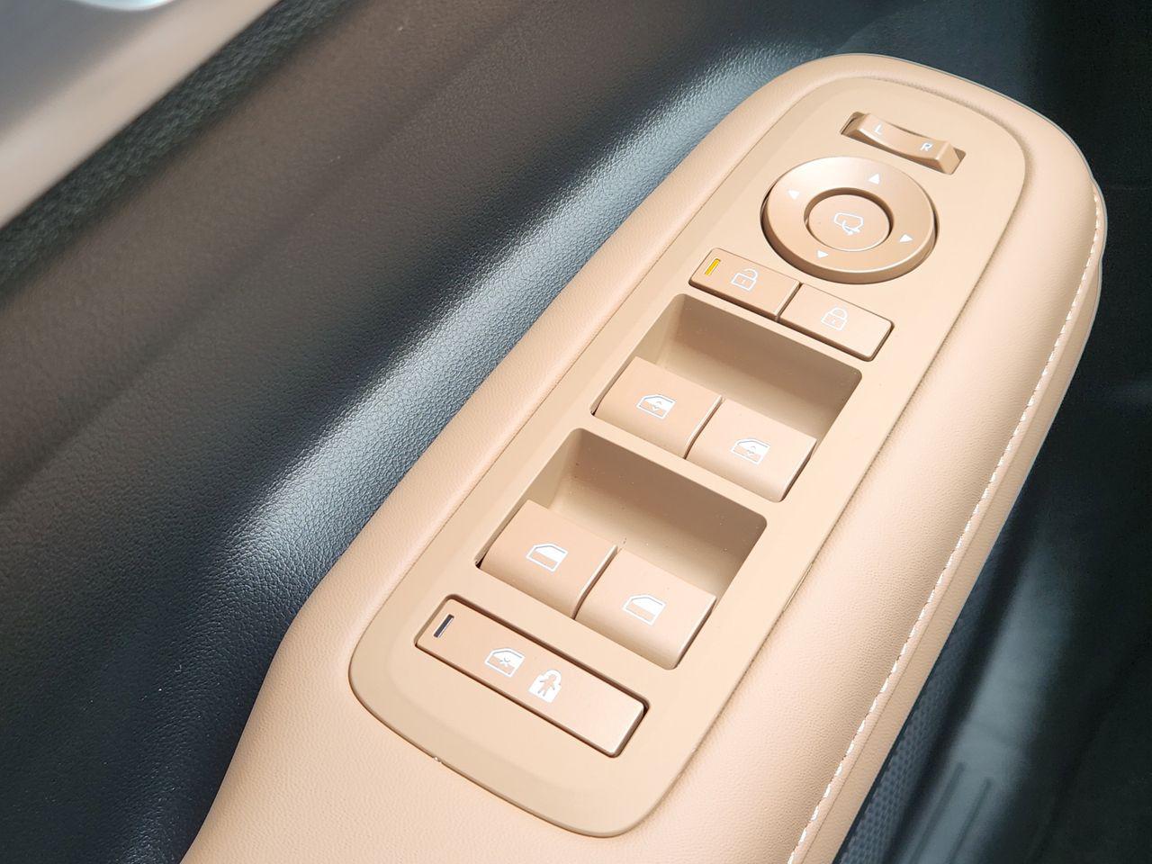 New 2026 W6H White Hyundai Limited image 22