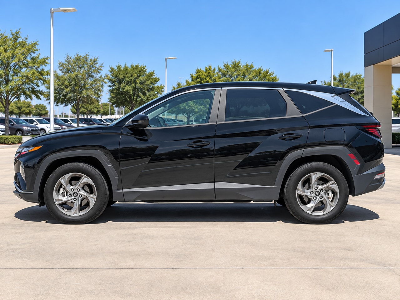 Used 2024 Black Pearl Hyundai SE image 4