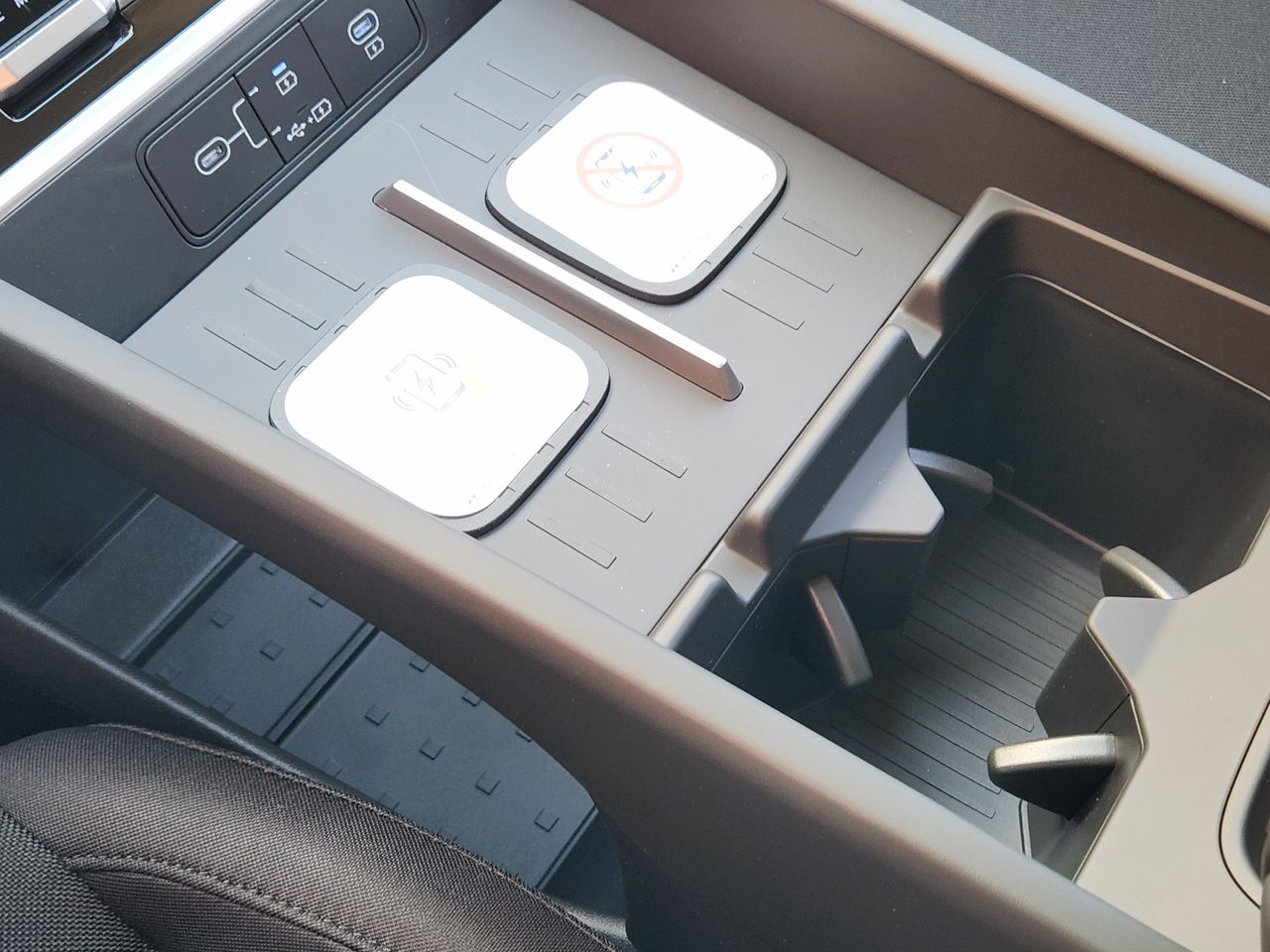 New 2026 W6H White Hyundai SE FWD image 18