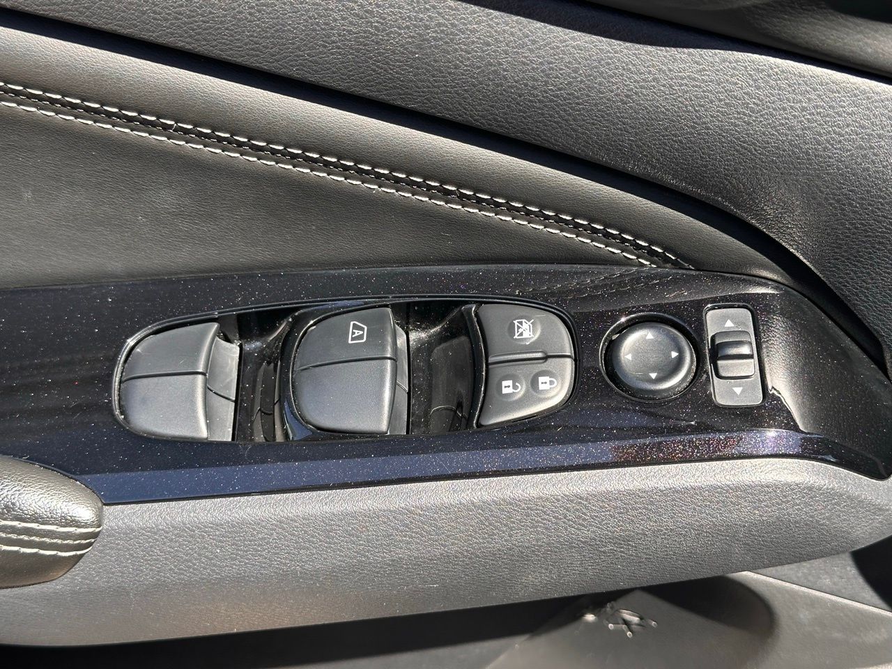 Used 2021 Gun Metallic Nissan 2.5 SV image 21