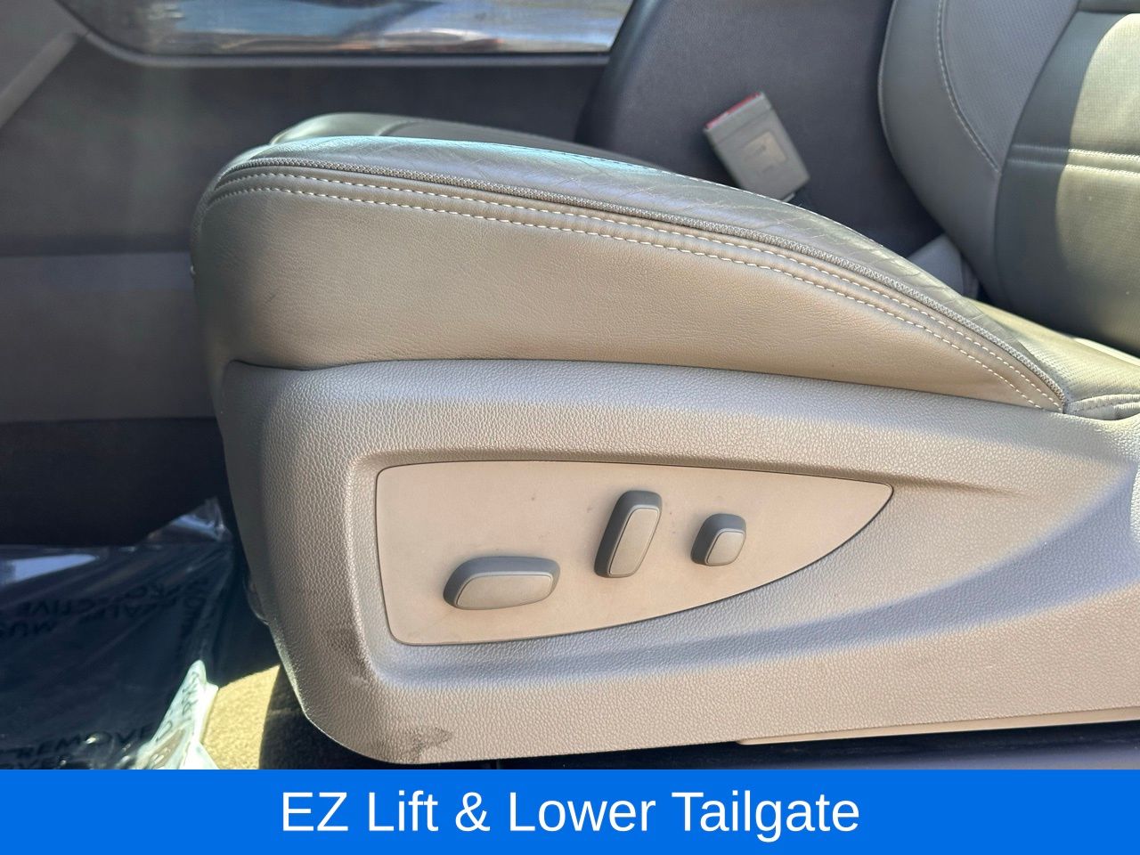 Used 2015 White Diamond Tricoat GMC Denali image 27