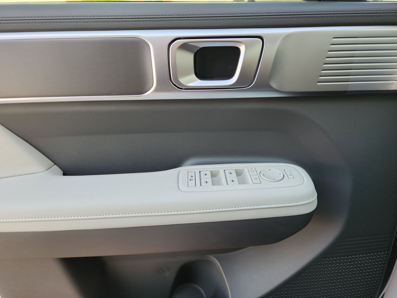 New 2026 W6H White Hyundai SEL FWD image 22