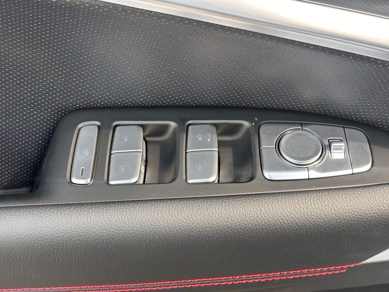 Used 2026 Alta White Genesis 3.3T Sport Prestige image 25