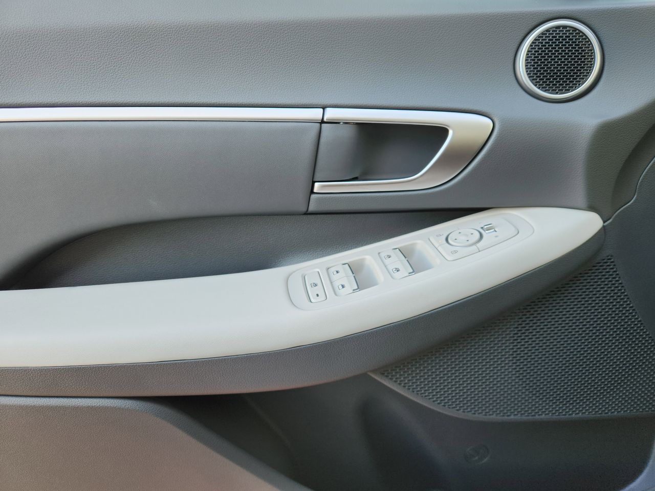 New 2026 T4A Silver Hyundai SEL Sport image 21