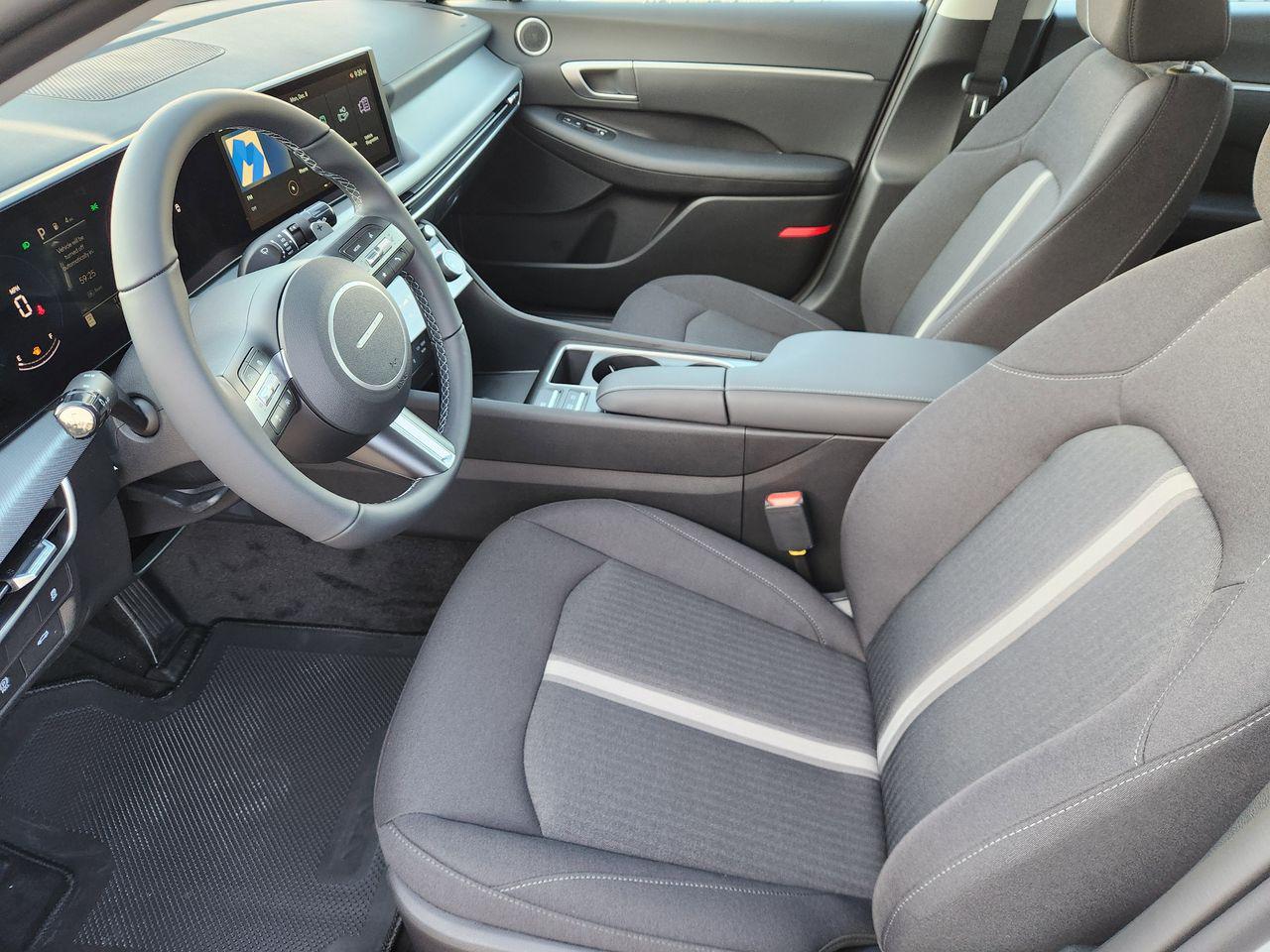 New 2026 T4A Silver Hyundai SEL Sport image 9