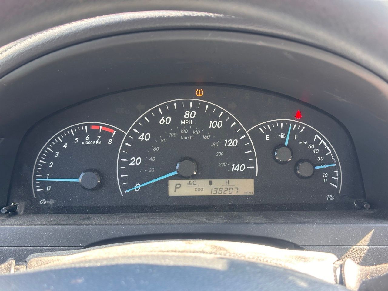 Used 2012 Classic Silver Toyota LE image 21