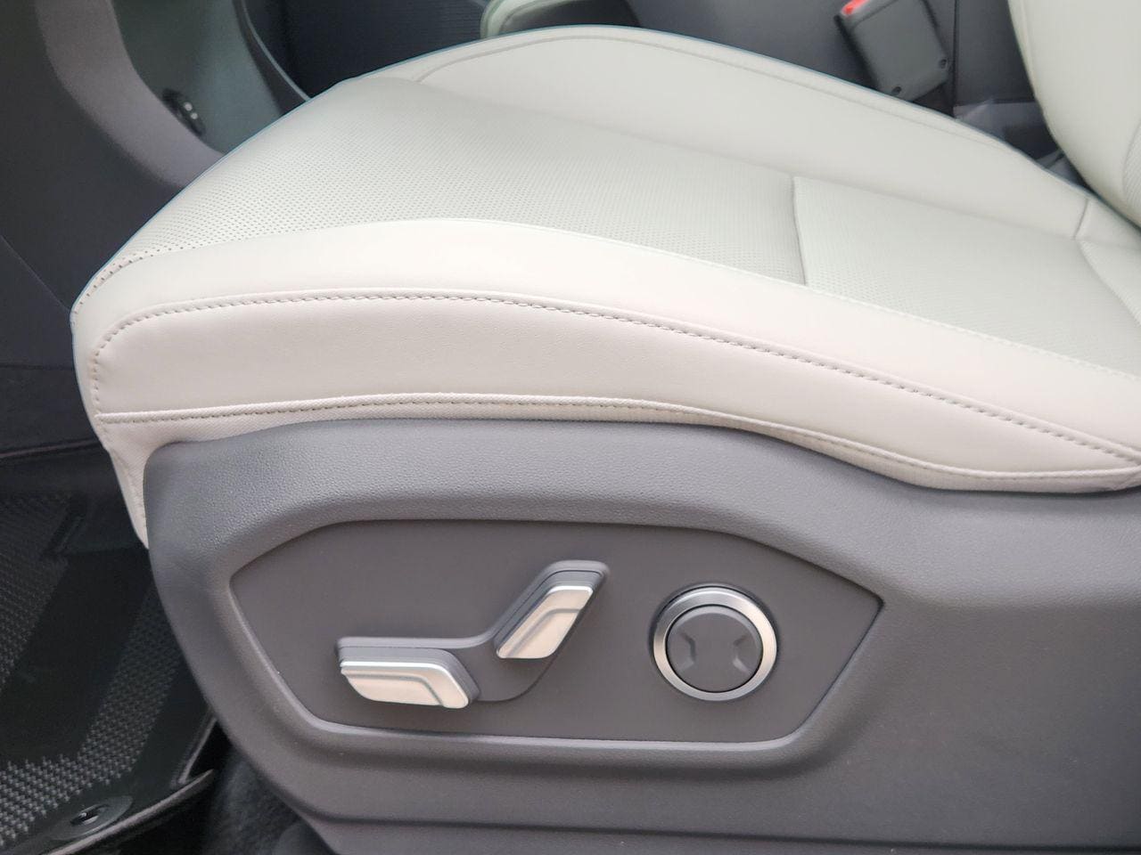 New 2026 S3B Black Hyundai SEL FWD image 23