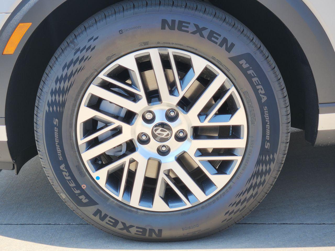 New 2027 Shimmering Silver Hyundai SEL Premium FWD image 7