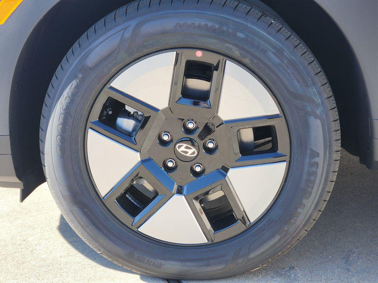 New 2026 W6H White Hyundai SEL image 7