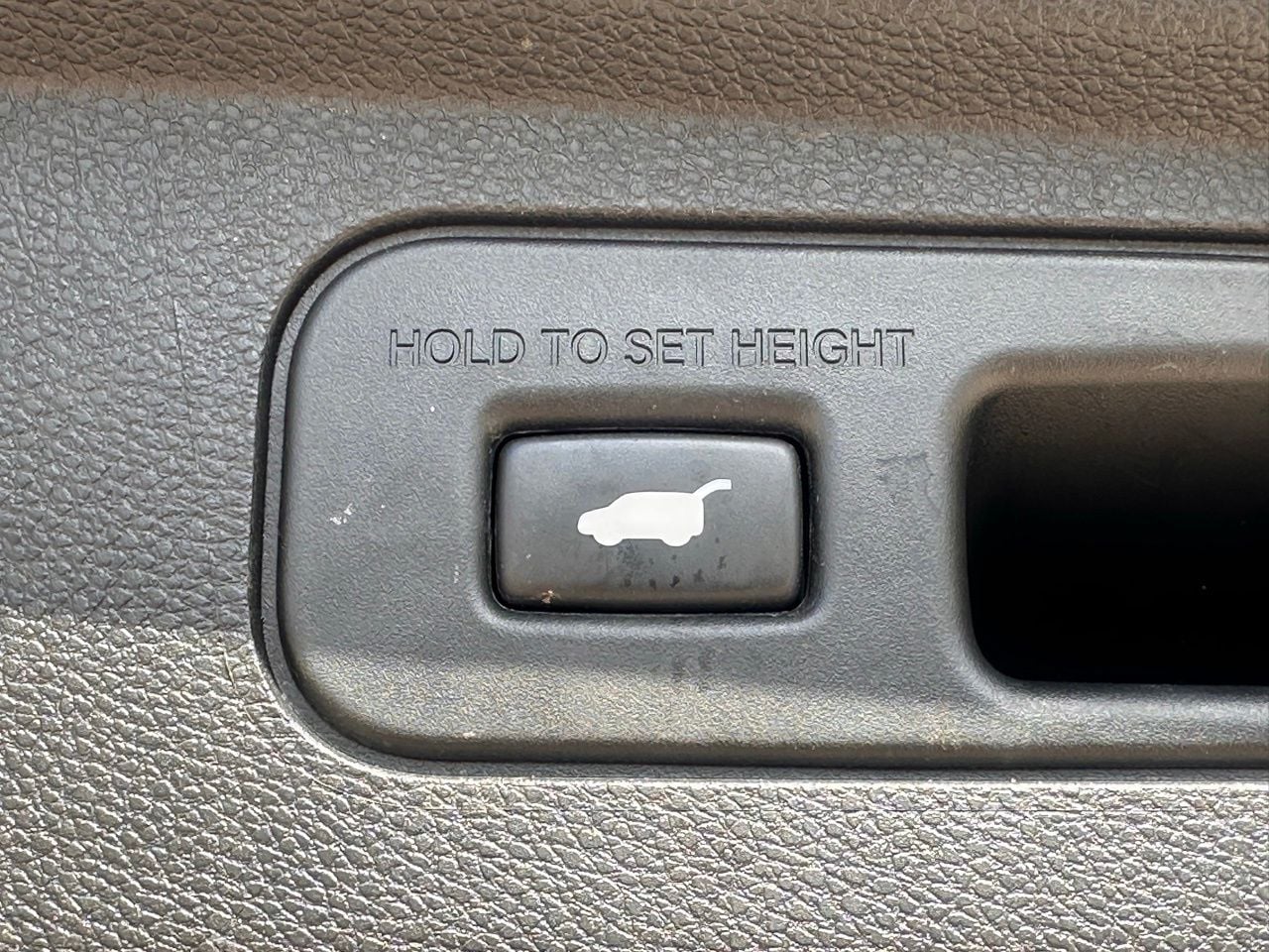 Used 2022 Lunar Silver Metallic Honda Touring image 14