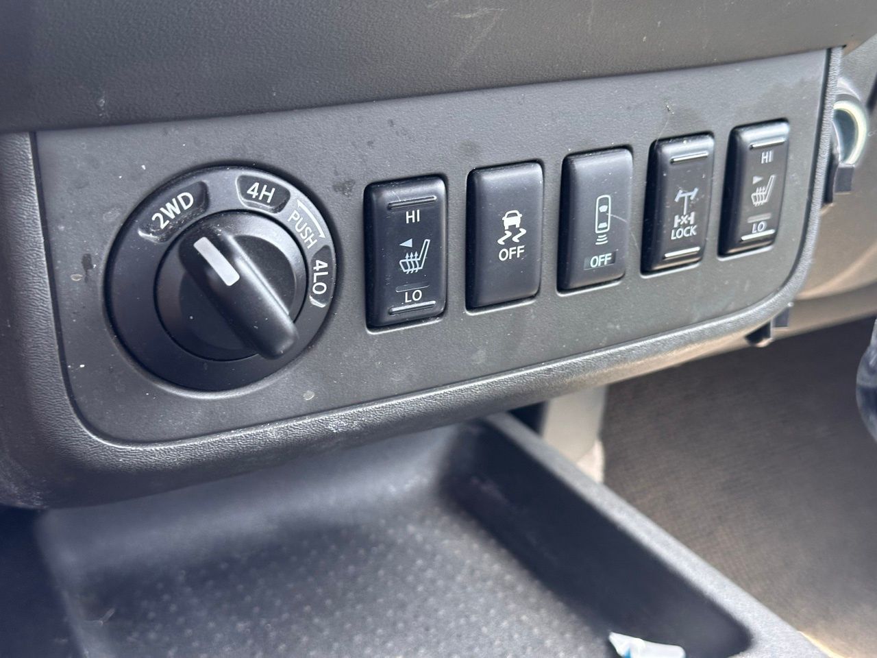 Used 2015 Arctic Blue Nissan PRO-4X image 33