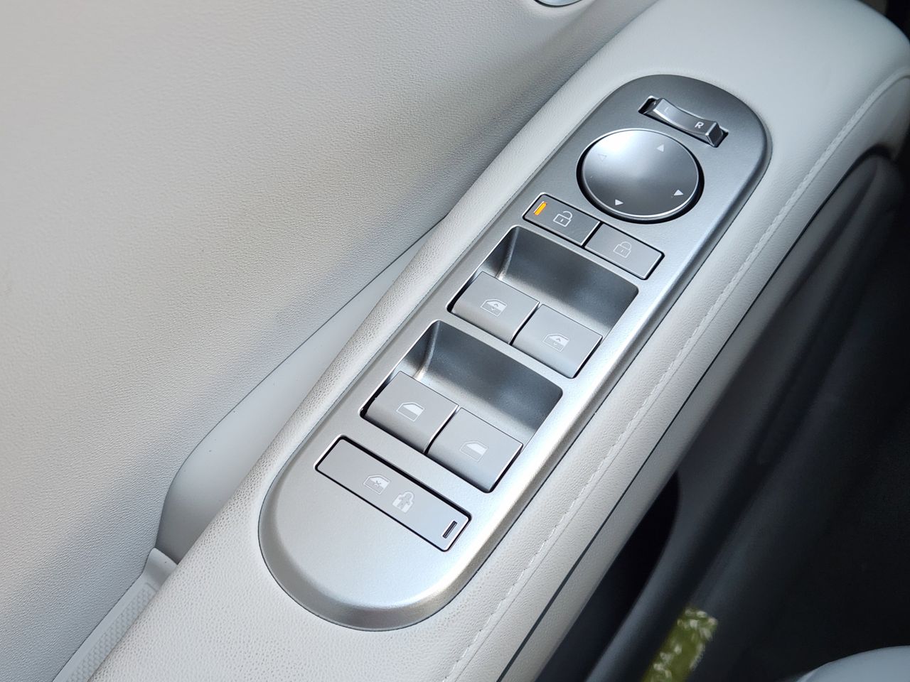 New 2026 WC9 White Hyundai SEL FWD image 21