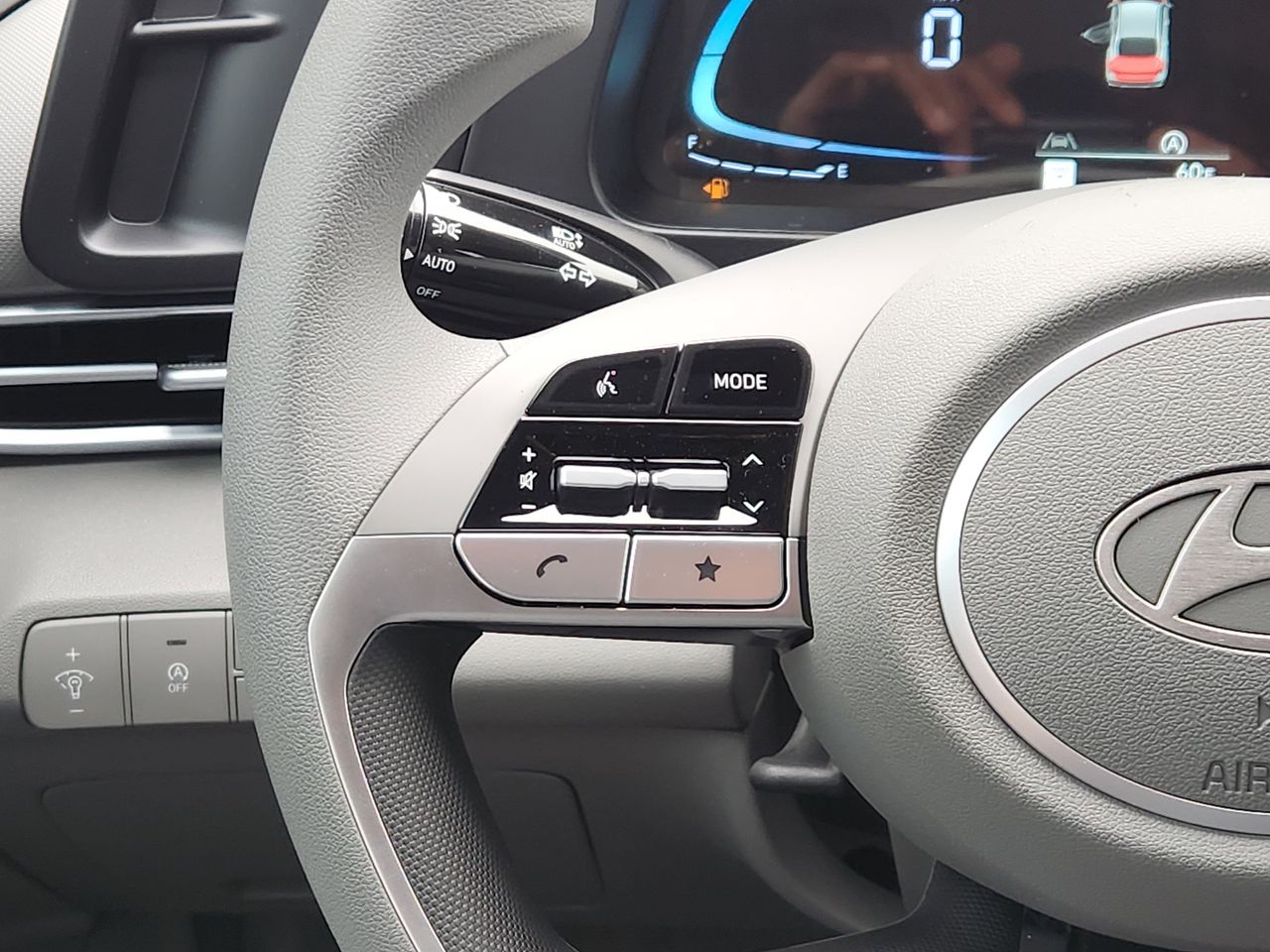 New 2026 W6H White Hyundai SE image 24