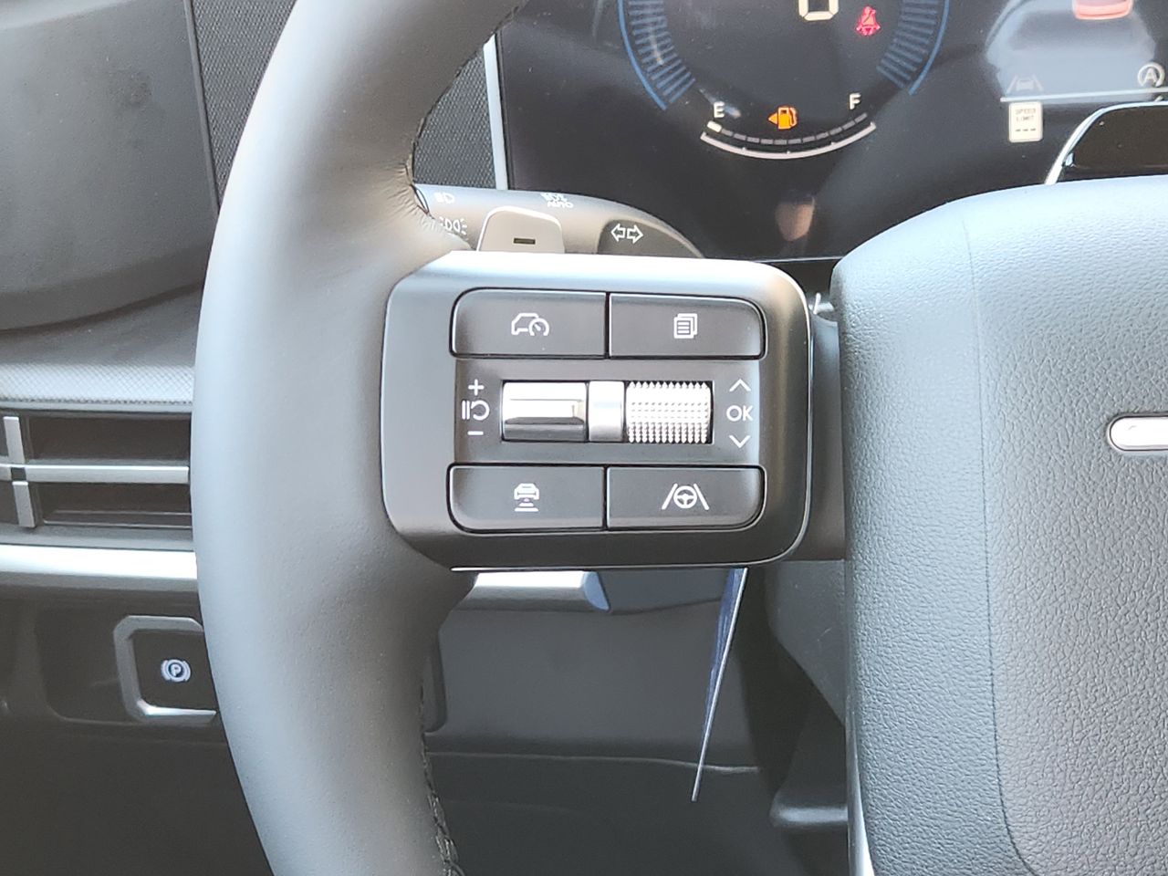 New 2026 W6H White Hyundai SEL FWD image 26