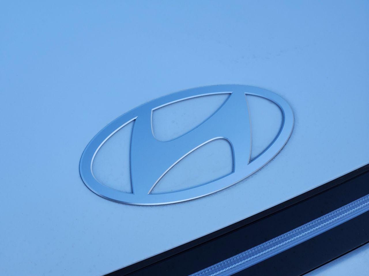 New 2026 SAW White Hyundai SEL Sport FWD image 8