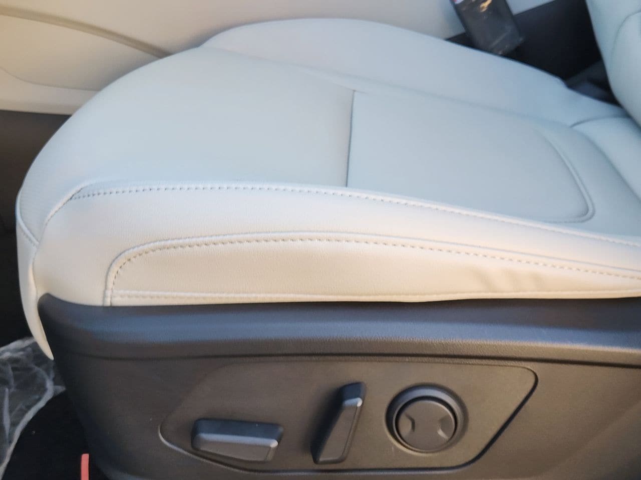 New 2026 W6H White Hyundai SEL Premium FWD image 21