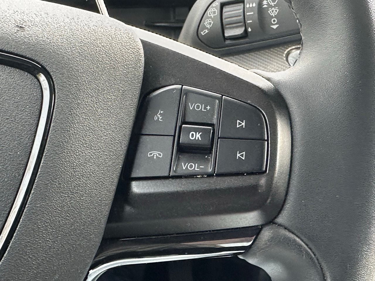 Used 2023 Rapid Red Tinted Ford Premium image 29