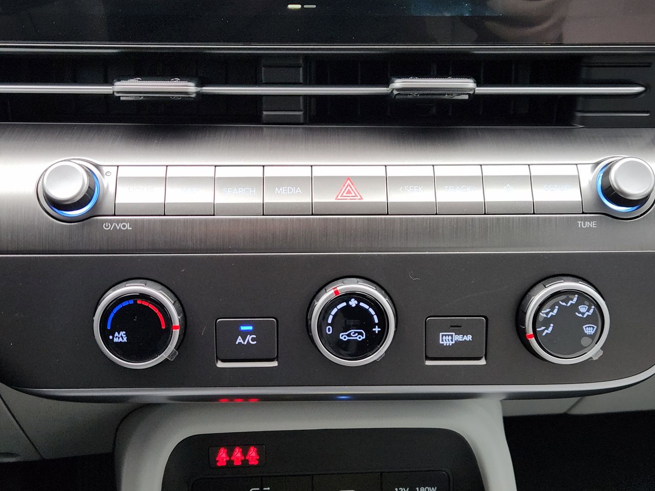 New 2026 SAW White Hyundai SE FWD image 15